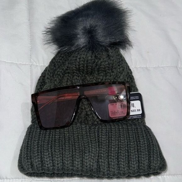 Foster Grant Sunglasses & Gray Cuff Knit Beanie With Faux Fur Pom - Picture 1 of 4
